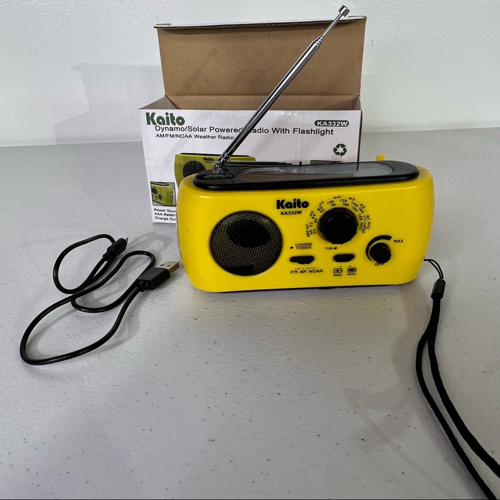 Kaito Dynamo Solar Powered Radio with Dlashlight - Yellow (KA332W) - Tested